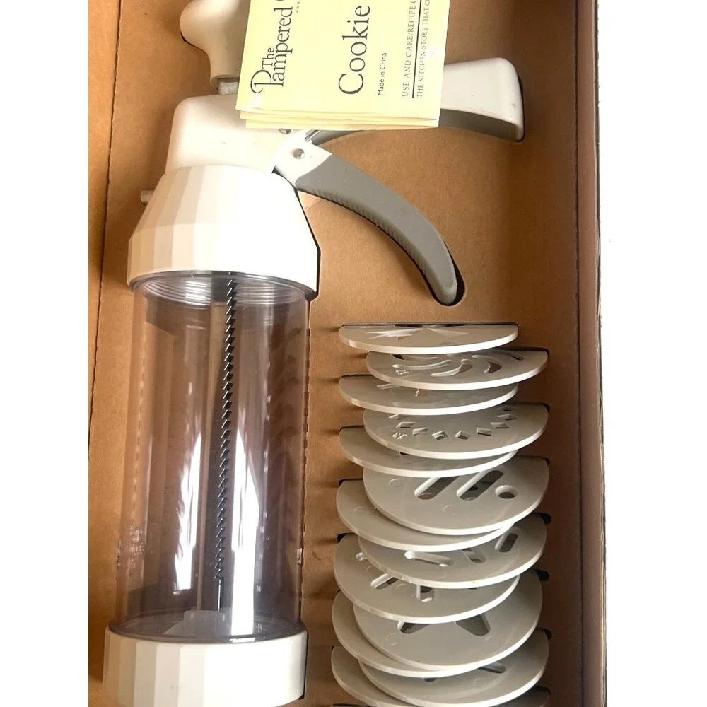 The Pampered Chef Cookie Press With 16 Discs & Recipe Cards‎